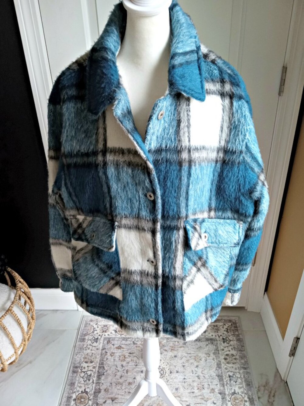 NEW! 88.00 TEAL PLAID FUZZY JACKET By TRUTH SZ L